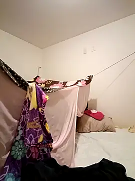 Snapshot of LUNARB23 chatting on 18, 12, 2025 LUNARB23 online show from 18, 12, 2025