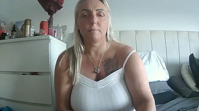 Snapshot of theblondecocklover chatting on 28, 4, 2026 theblondecocklover online show from 28, 4, 2026