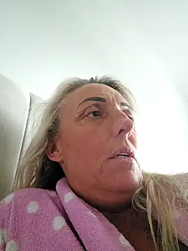 Snapshot of theblondecocklover chatting on 19, 5, 2026 theblondecocklover online show from 19, 5, 2026