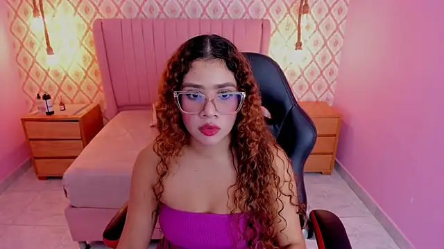SIENNA FOX4 online show from 26, 3, 2026