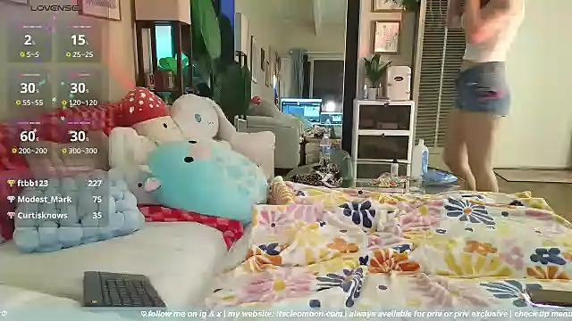 Snapshot of itscleomoon chatting on 7, 1, 2026 itscleomoon online show from 7, 1, 2026