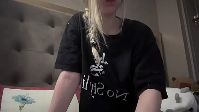 blondinkaa online show from 8, 6, 2026