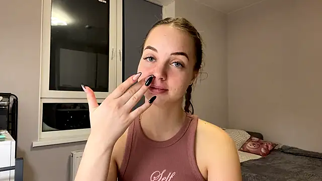 AliceQueenGirl online show from 10, 1, 2026