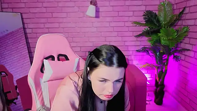 Snapshot of Mia_Evelyn chatting on 21, 12, 2025 Mia Evelyn online show from 21, 12, 2025