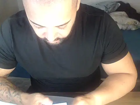 Snapshot of drlluis chatting on 2, 2, 2026 drlluis online show from 2, 2, 2026