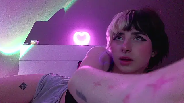 MikaScarlet online show from 4, 4, 2026