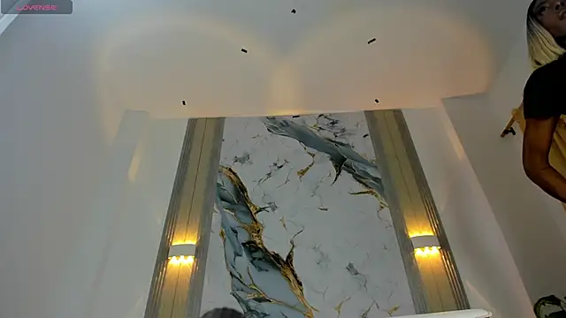 MiaLuxxi online show from 1, 4, 2026