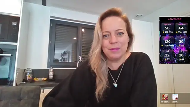 Miss-Chupagirly online show from 4, 3, 2026