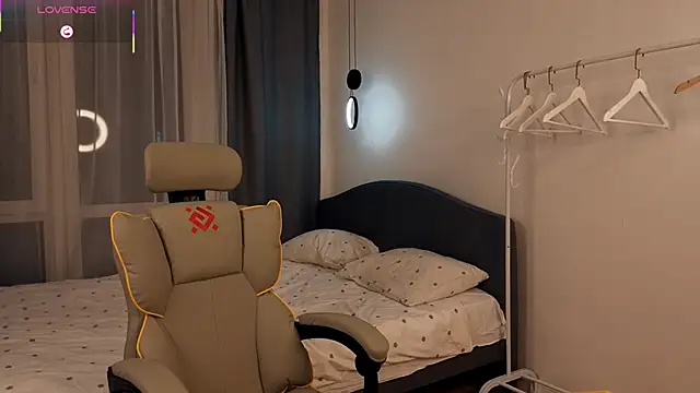 Snapshot of fallin_lovee chatting on 12, 2, 2026 fallin lovee online show from 12, 2, 2026