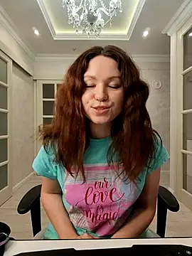 Snapshot of LondonMiley chatting on 22, 12, 2025 LondonMiley online show from 22, 12, 2025