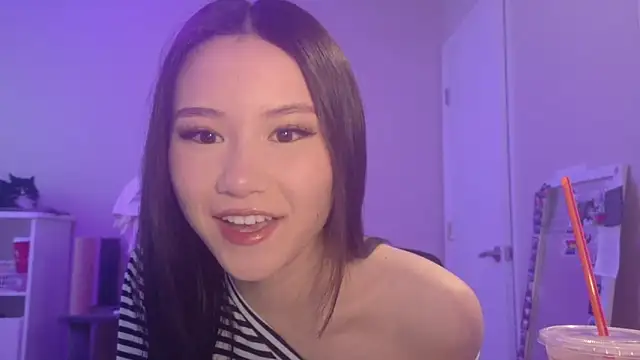 luvvivii online show from 10, 3, 2026