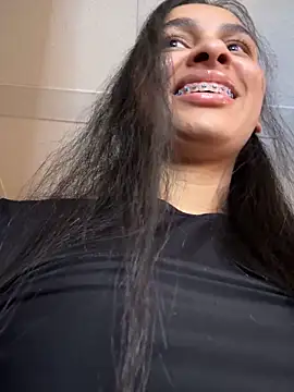 ManuelaEvans  online show from 9, 4, 2026