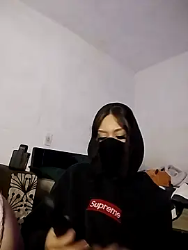 valerria 44 online show from 17, 4, 2026