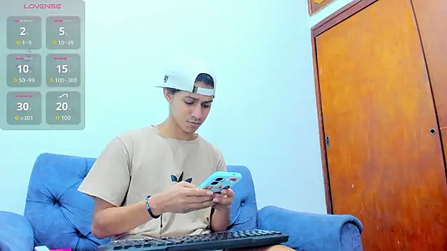 Victor LatinBoy online show from 9, 3, 2026