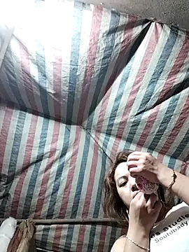 Snapshot of Lucky_cutee chatting on 7, 1, 2026 Lucky cutee online show from 7, 1, 2026