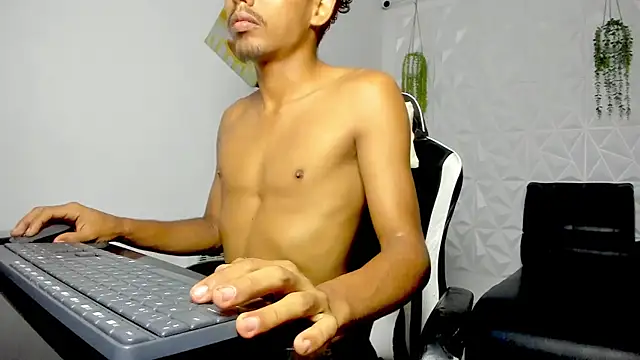 danny hot23  online show from 18, 4, 2026