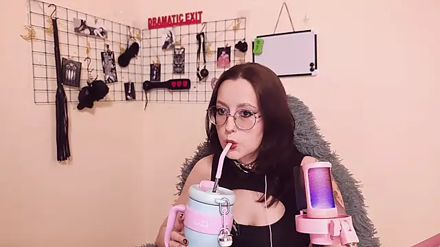 Snapshot of XXGoddessLXX chatting on 4, 2, 2026 XXGoddessLXX online show from 4, 2, 2026