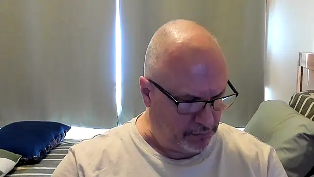 Nudist Aussie Daddy online show from 28, 7, 2026