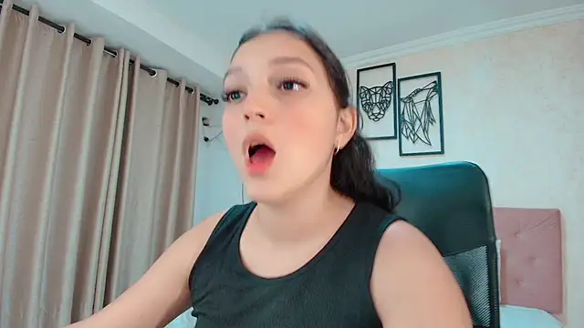 Snapshot of littlemolly_walcott chatting on 6, 7, 2026 littlemolly walcott online show from 6, 7, 2026