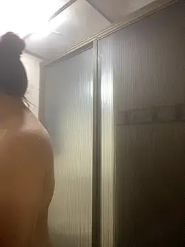 Scarlet auraa online show from 8, 4, 2026