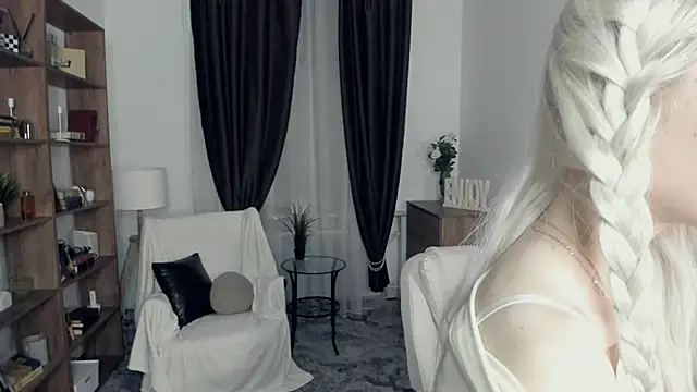 KristalCrowner online show from 25, 2, 2026