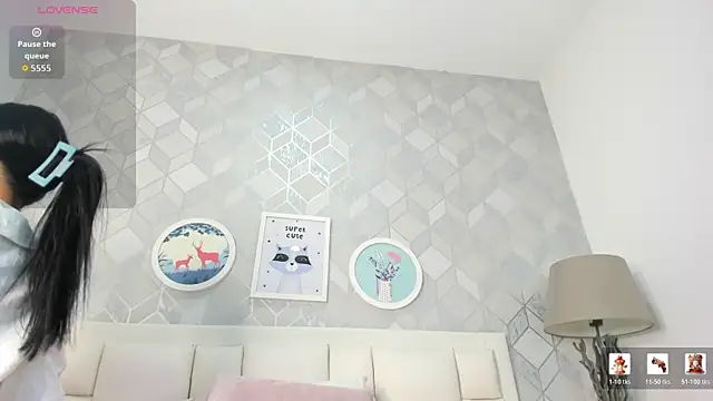 laura rouse7 online show from 15, 4, 2026