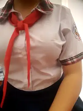 Snapshot of lina_loveee chatting on 4, 4, 2026 lina loveee online show from 4, 4, 2026