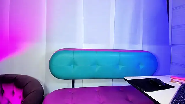 Snapshot of Sue_blue chatting on 1, 3, 2026 Sue blue online show from 1, 3, 2026