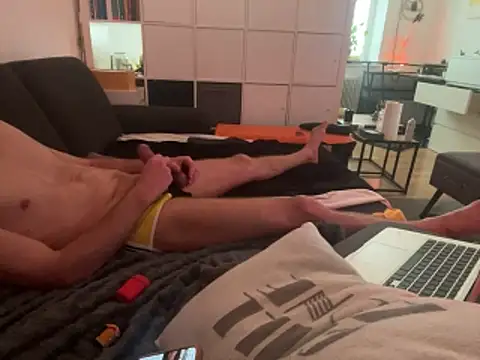Snapshot of FFistPig69 chatting on 12, 5, 2026 FFistPig69 online show from 12, 5, 2026