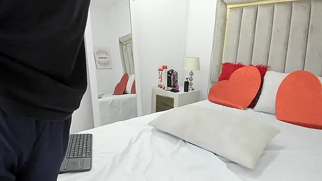 julian xx online show from 11, 2, 2026