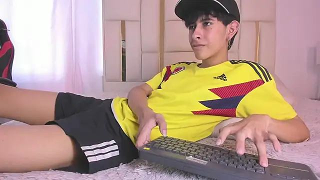 julian xx online show from 7, 7, 2026