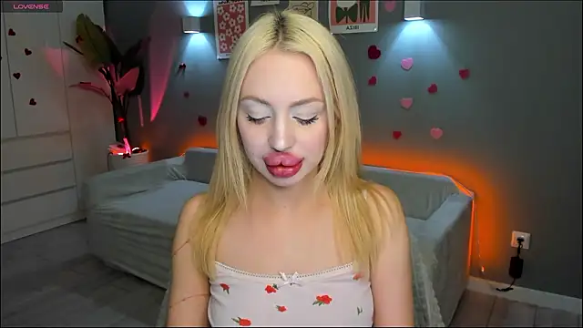 Snapshot of Luna_Beverly chatting on 22, 2, 2026 Luna Beverly online show from 22, 2, 2026