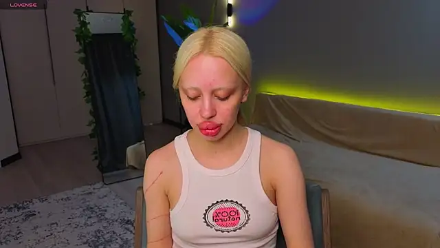Luna Beverly online show from 14, 5, 2026