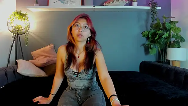 Snapshot of Kira_Exe_ chatting on 4, 4, 2026 Kira Exe online show from 4, 4, 2026