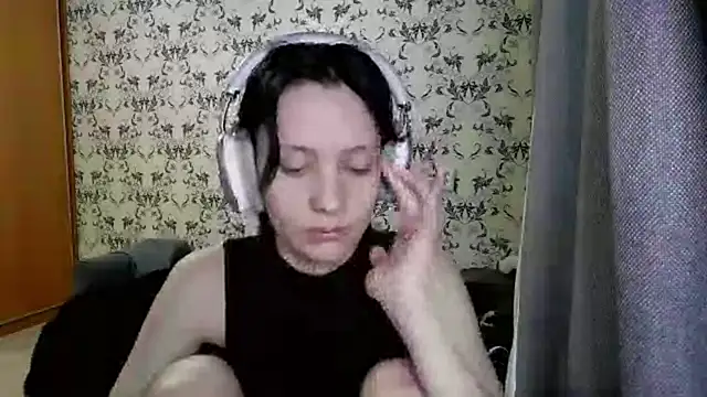 Snapshot of LxayBloom chatting on 4, 3, 2026 LxayBloom online show from 4, 3, 2026