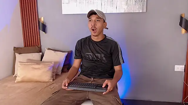 Julian Dark  online show from 3, 3, 2026