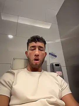 Snapshot of liam_bronw chatting on 3, 4, 2026 liam bronw online show from 3, 4, 2026