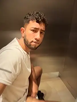 Snapshot of liam_bronw chatting on 15, 4, 2026 liam bronw online show from 15, 4, 2026