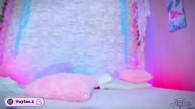 ayla lux online show from 30, 3, 2026