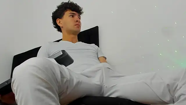 Snapshot of camilo_model chatting on 25, 2, 2026 camilo model online show from 25, 2, 2026