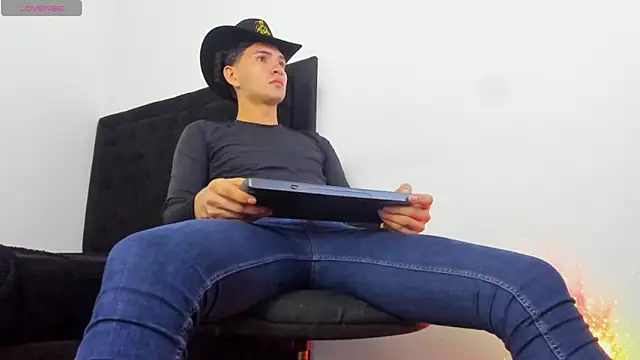 Snapshot of camilo_model chatting on 1, 3, 2026 camilo model online show from 1, 3, 2026