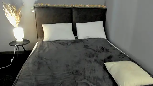 Snapshot of SkinyJoys chatting on 3, 2, 2026 SkinyJoys online show from 3, 2, 2026