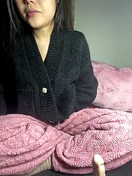 Snapshot of lealia699 chatting on 7, 1, 2026 lealia699 online show from 7, 1, 2026