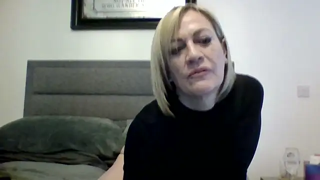 Milfshake227 online show from 5, 4, 2026