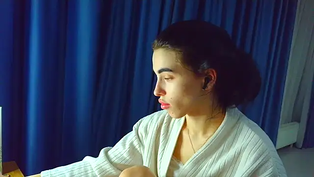 Vlada Elfie online show from 25, 3, 2026