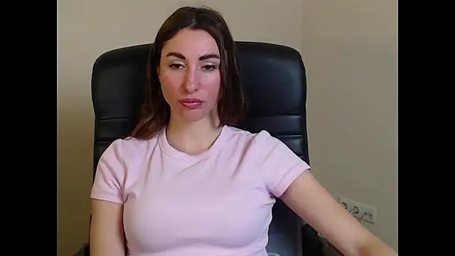 Snapshot of cammila_horn chatting on 18, 1, 2026 cammila horn online show from 18, 1, 2026