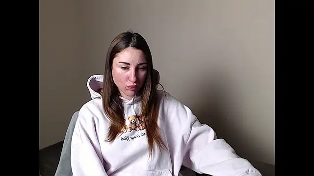 Snapshot of cammila_horn chatting on 3, 2, 2026 cammila horn online show from 3, 2, 2026