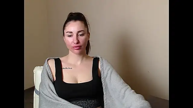 Snapshot of cammila_horn chatting on 3, 2, 2026 cammila horn online show from 3, 2, 2026