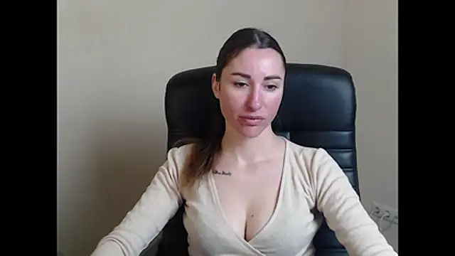 Snapshot of cammila_horn chatting on 4, 2, 2026 cammila horn online show from 4, 2, 2026