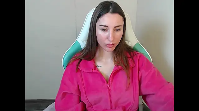 Snapshot of cammila_horn chatting on 2, 3, 2026 cammila horn online show from 2, 3, 2026